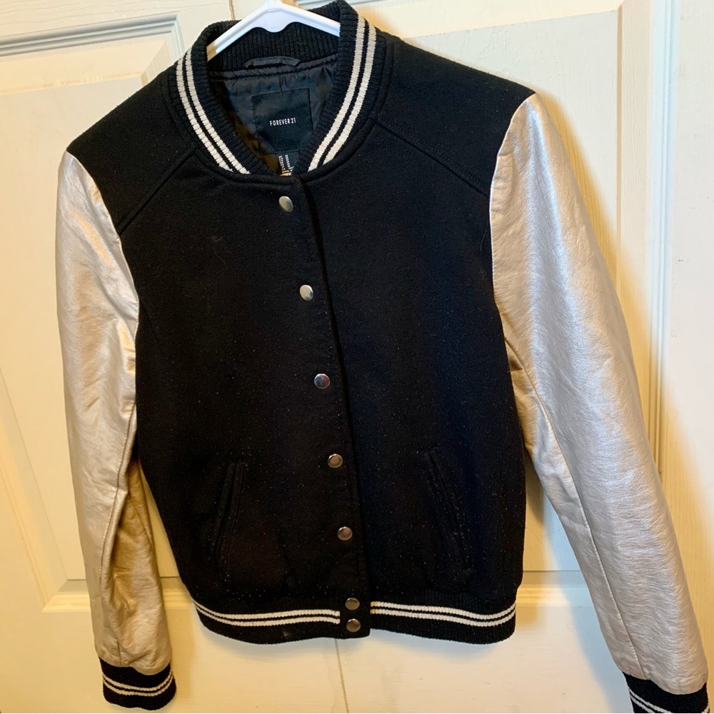 Forever21, Size Medium, Gold and Black